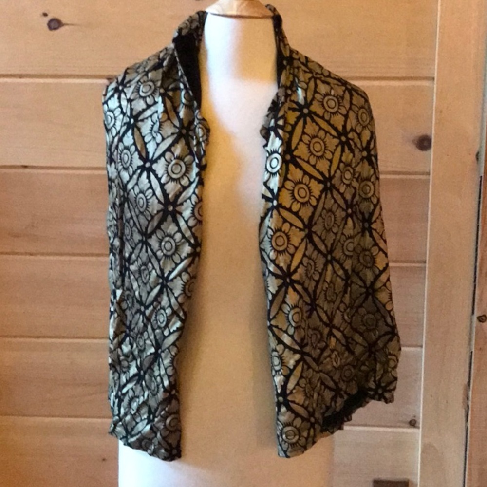 The Pyramid Collection black&gold shrug, size S/M